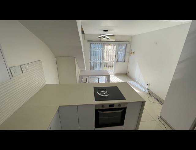 1 BEDROOM APARTMENT FOR SALE IN ESSENWOOD